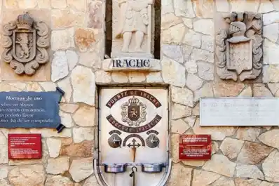 Una fuente que expende vino gratis: la parada más curiosa del Camino de Santiago