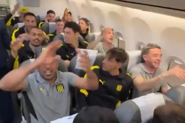 Polémica con Peñarol en Aerolíneas: el video que desató un fuerte comunicado en redes sociales