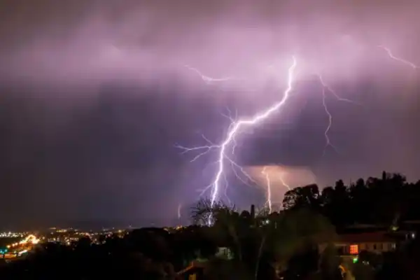 El calor extremo da paso a tormentas: la AEMET activa alertas en ocho comunidades autónomas