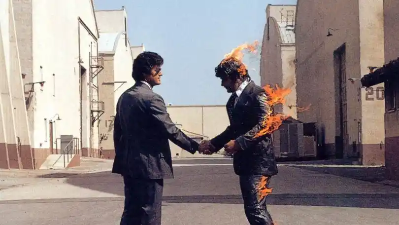 TAPA ICÓNICA. Ronnie Rondell Jr. fue prendido fuego para el disco “Wish you were here”, de Pink Floyd.