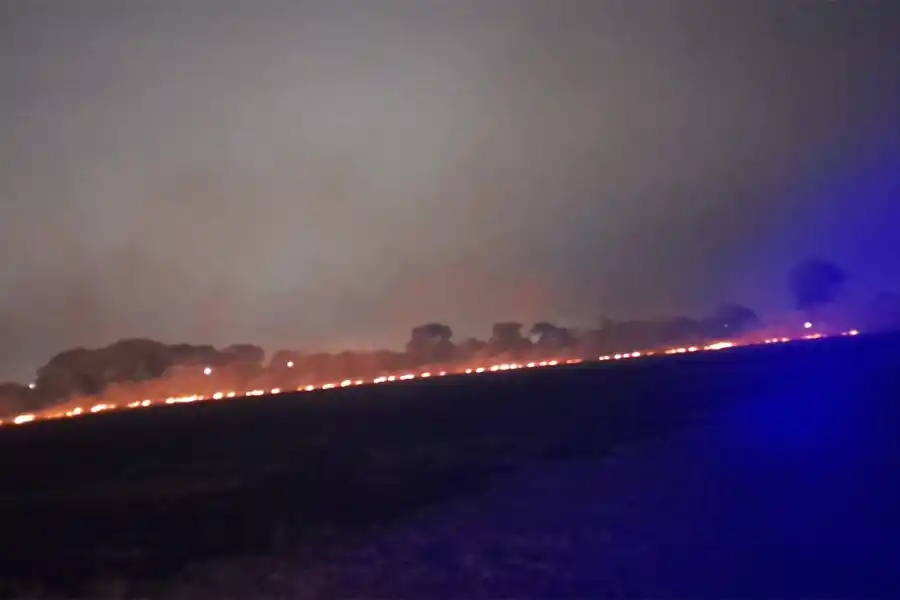 Las llamas en Lastenia se podían visualizar desde la ruta 302.