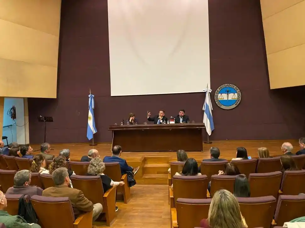 El valor de la implementación de juicios en ausencia: el libro de Franco Marcelo Fiumara fue presentado en el Colegio de Abogados