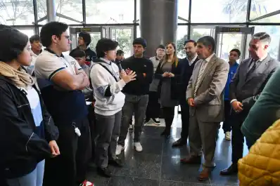 Jóvenes tucumanos debatieron sobre ciudadanía y seguridad en internet en el programa “Conciencia Digital”