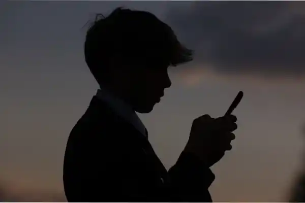 La privacidad en la mira: YouTube empezará a usar la IA para adivinar la edad de los usuarios