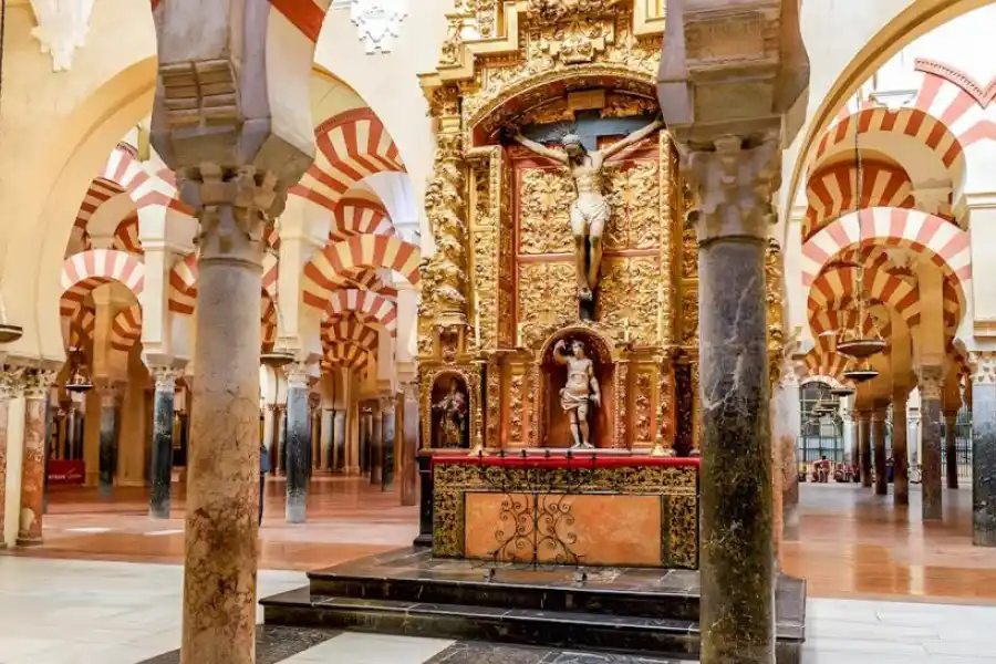 LA CATEDRAL DE CÓRDOBA. Antiguamente era una mezquita. El sincretismo cristiano-musulmán a pleno.