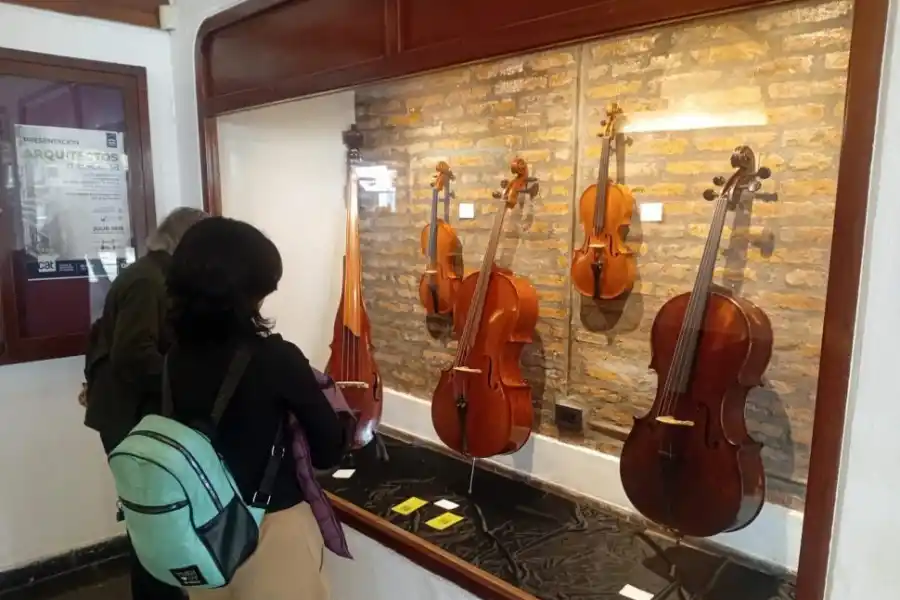 PARA ADMIRAR. El trabajo que realizan en la Facultad de Artes.