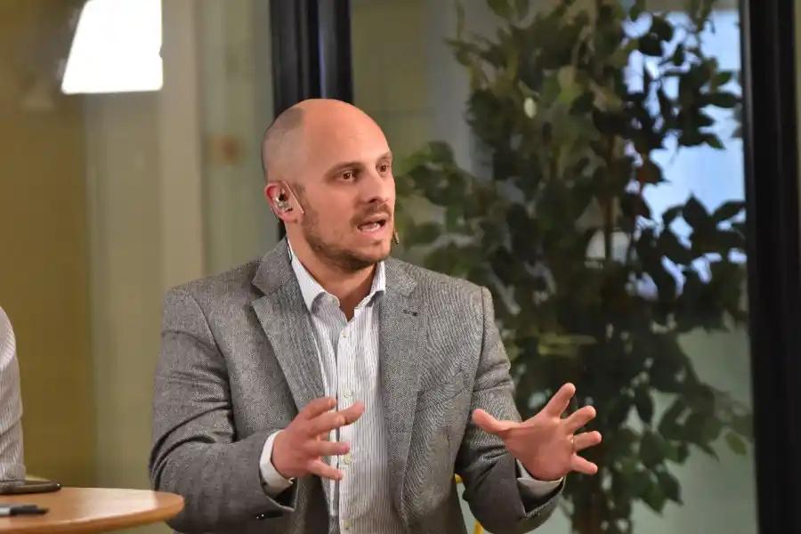 REFLEXIÓN. José Nazaro habló sobre el futuro del papel y la transformación de los hábitos de lectura en la era digital