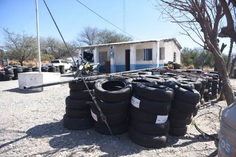 SIN DESTINO. Parte de las cubiertas que se encuentran en Laguna de Robles.