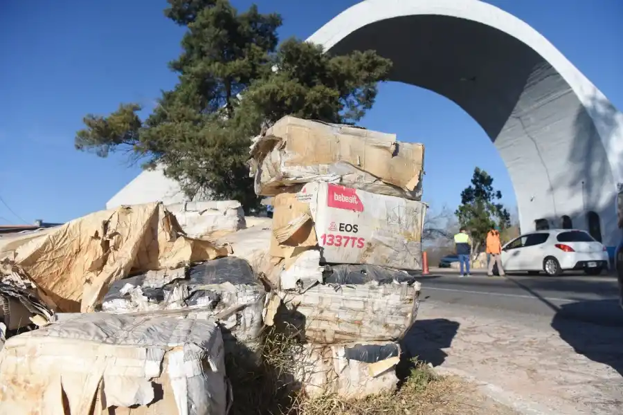 SIN SOLUCIÓN. Según los policías, la mercadería fue invadida por alimañas y víboras.