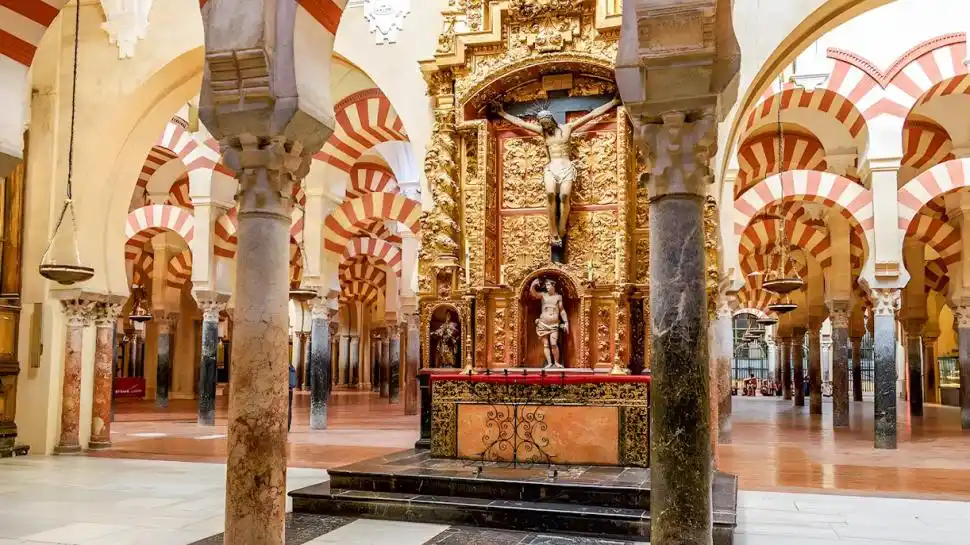LA CATEDRAL DE CÓRDOBA. Antiguamente era una mezquita. El sincretismo cristiano-musulmán a pleno.