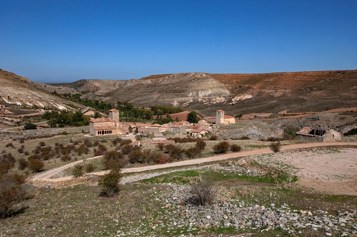 Este increíble pueblo de Soria tiene 14 habitantes, un castillo, dos iglesias y un puente medieval