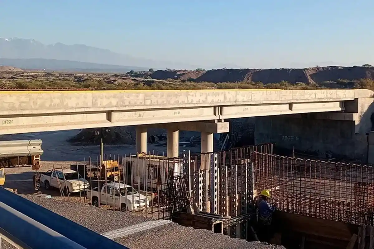 Así trasladan un imponente reactor de YPF de 400 toneladas: corte de rutas por 72 horas y reforzamiento de puentes