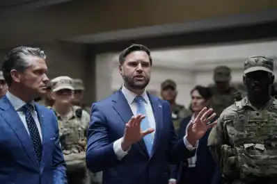 Tensión social y política en EEUU: reciben con abucheos a Vance en Washington