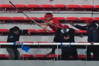 Copa Sudamericana: la barra de Independiente desató una cacería de hinchas de la U de Chile