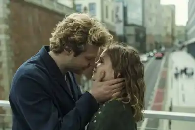 La serie de ocho capítulos que causa sensación en Netflix: secretos, pasión y escenas prohibidas