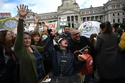 Vigilias y marchas federales contra los vetos presidenciales