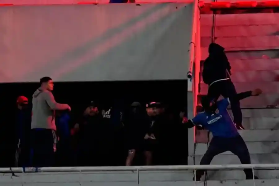 Minuto a minuto del horror en Avellaneda: ¿cómo se desató el escándalo en Independiente-Universidad de Chile?