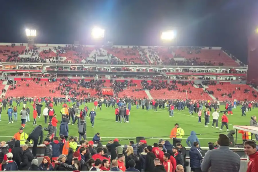 Minuto a minuto del horror en Avellaneda: ¿cómo se desató el escándalo en Independiente-Universidad de Chile?