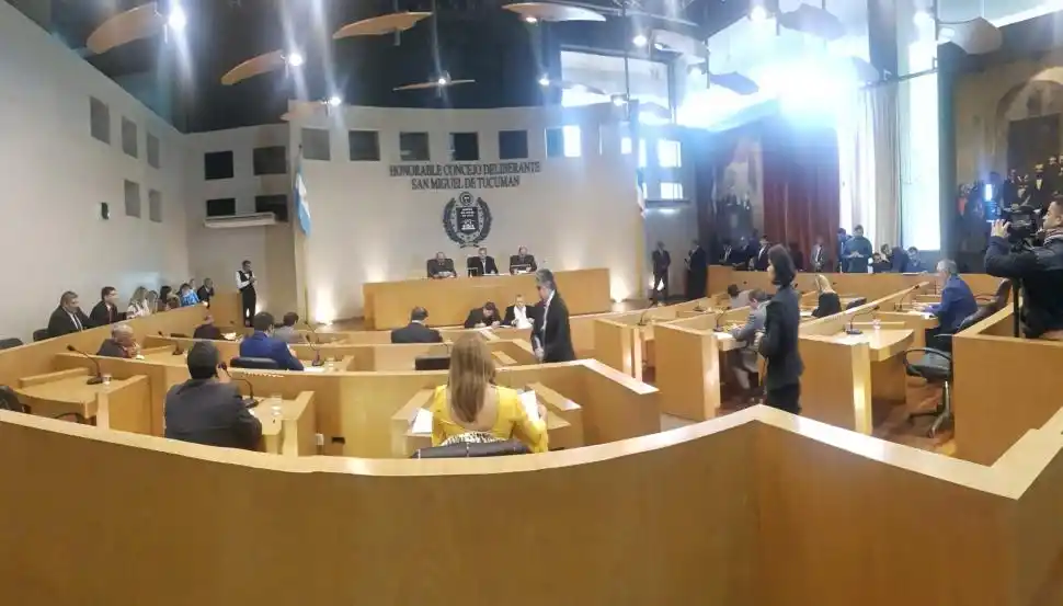 EN EL RECINTO. Los 18 concejales capitalinos sesionan hoy.