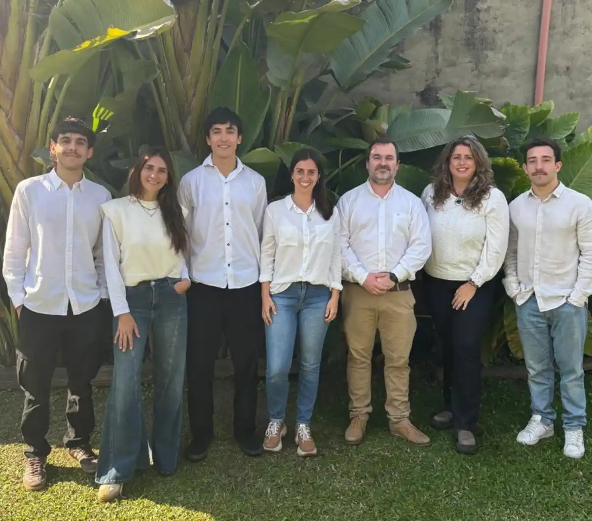 EQUIPO TUCUMANO. Inés Fernández Murga y Florencia Andrieux, Tobías Garretón, Santiago Jeréz, Santiago Flores y Matías Holgado.