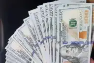 El dólar oficial subió 2,6% y en el Banco Nación se vende a $1.370