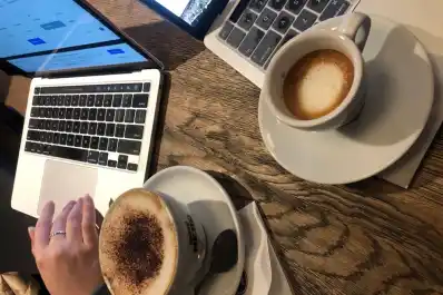 La cultura del “me lo merezco” gana terreno en la Generación Z tucumana