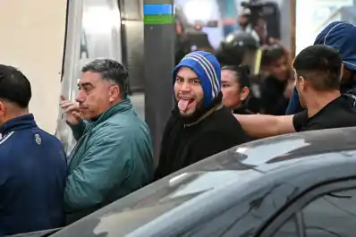 Escándalo en Avellaneda: hinchas chilenos quisieron agredir a un delivery de Independiente