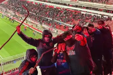 Un salto al vacío que expone la violencia en el fútbol