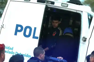 Sigue la violencia: hinchas de Universidad de Chile atacaron a periodistas y fanáticos de Independiente