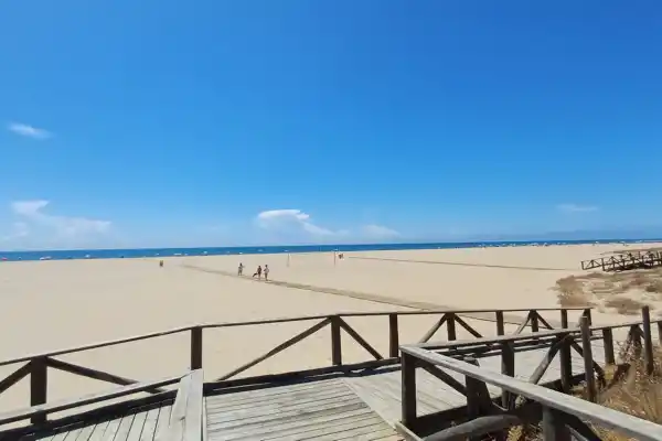 La increíble playa de España que está vacía incluso en agosto: un paraíso secreto junto al Guadiana