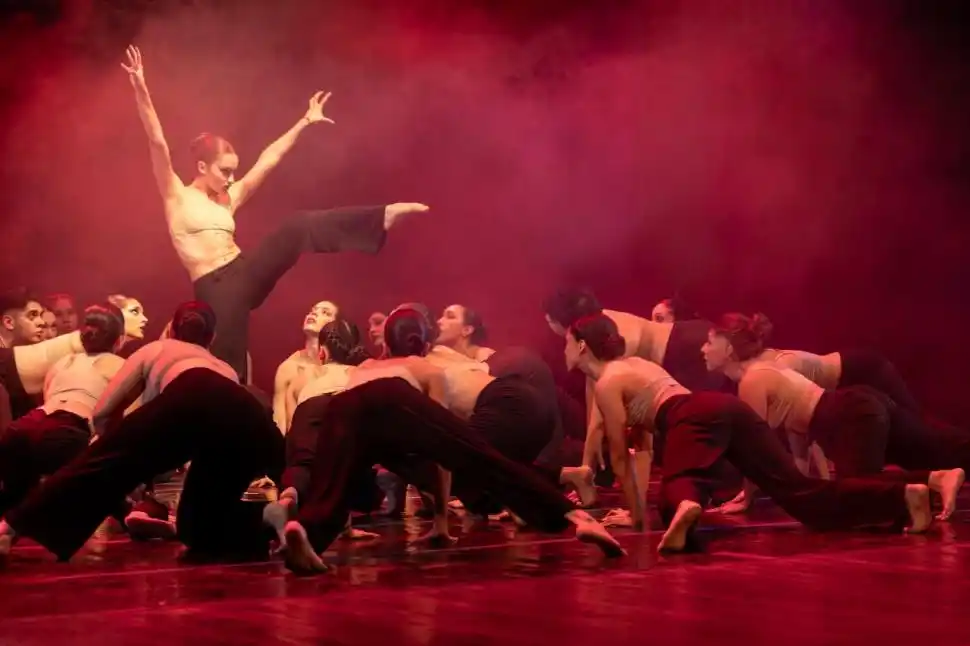 EN UNA NUEVA EXPERIENCIA. El Ballet Contemporáneo Tucumán se propone profesionalizar la danza local.