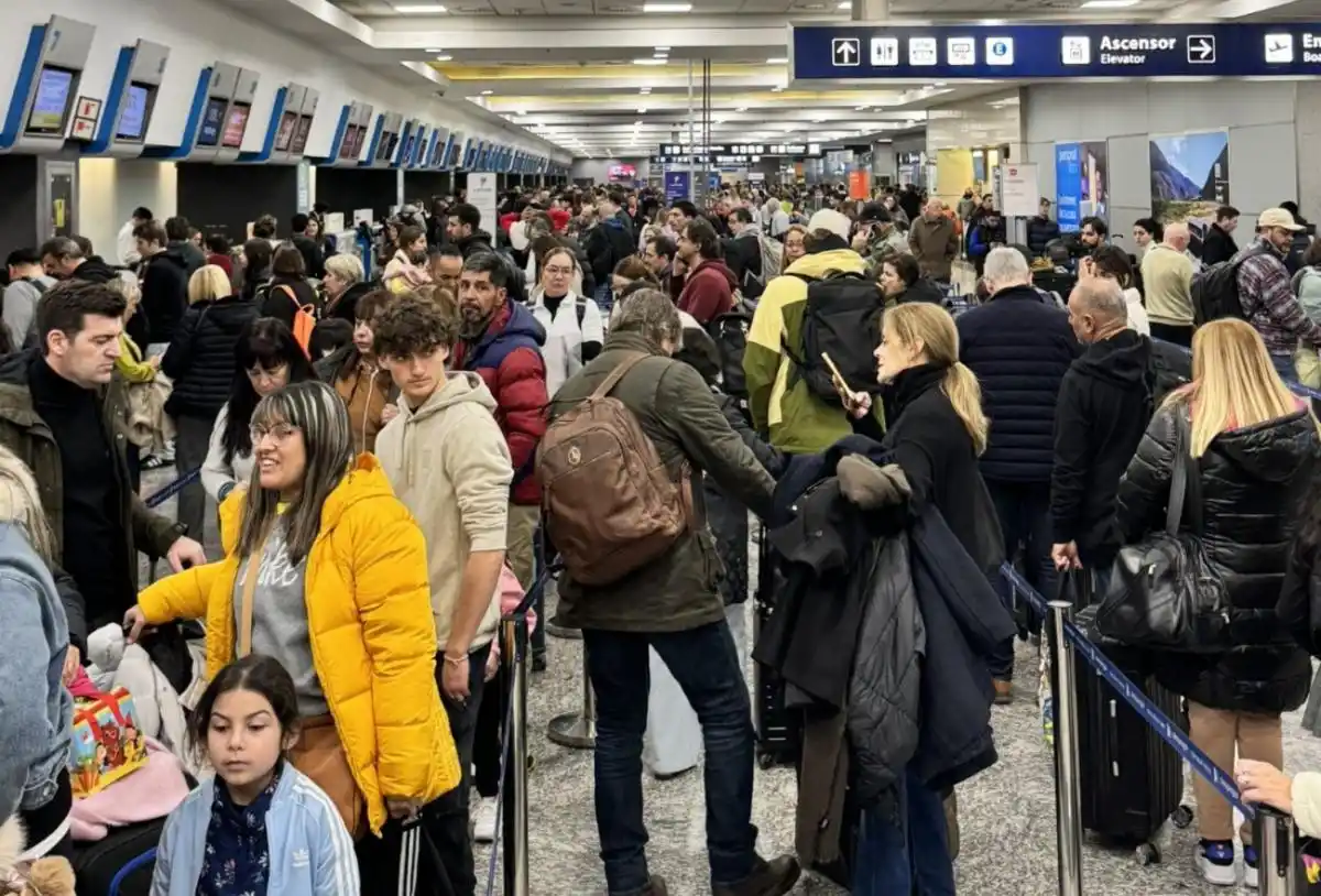 Confirman que continuará el paro de los controladores
