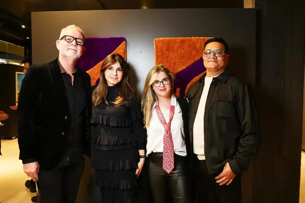 PROTAGONISTAS. El chileno Cristian Oschilewski (curador de la muestra), Majo Balzaretti (galerista) y los artistas Victoria Michel y Ramón Teves. FOTOS GENTILEZA DE PAULA CARLINO