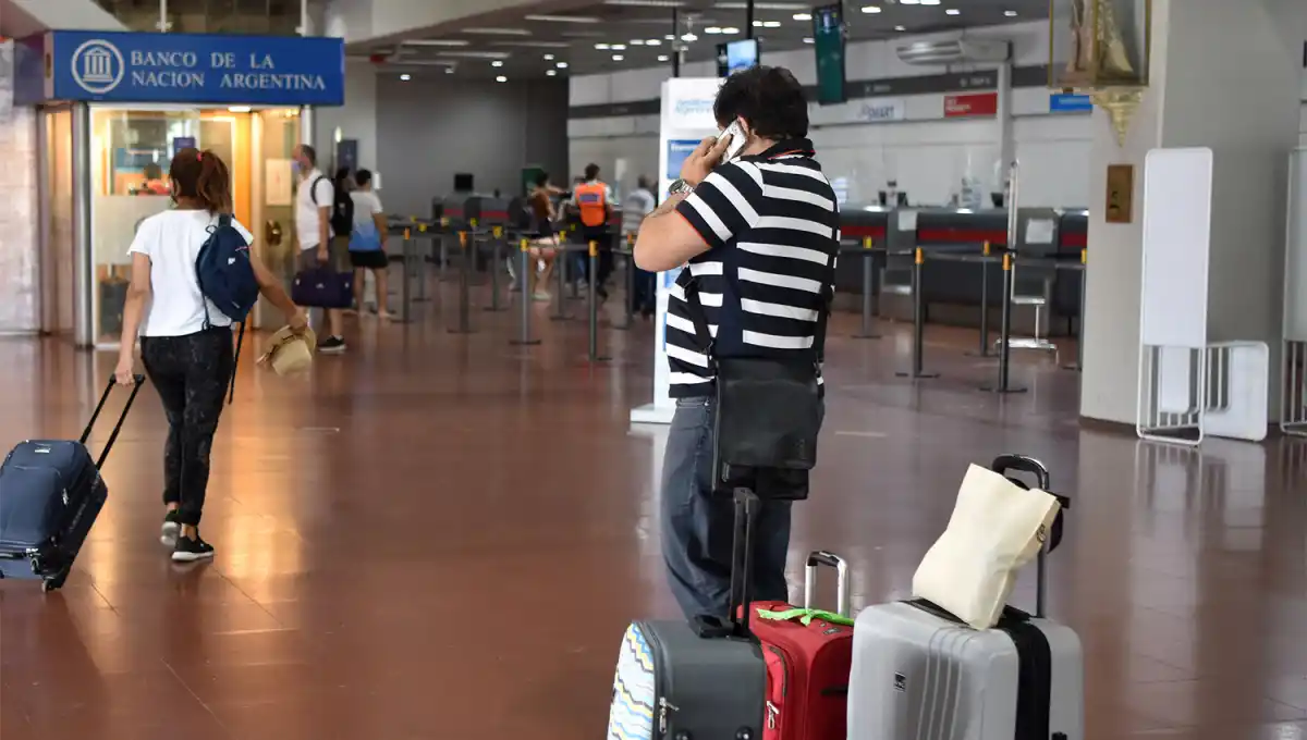 REPROGRAMACIONES. Las empresas aéreas pidieron a sus pasajeros revisar el estado de sus vuelos desde la web.