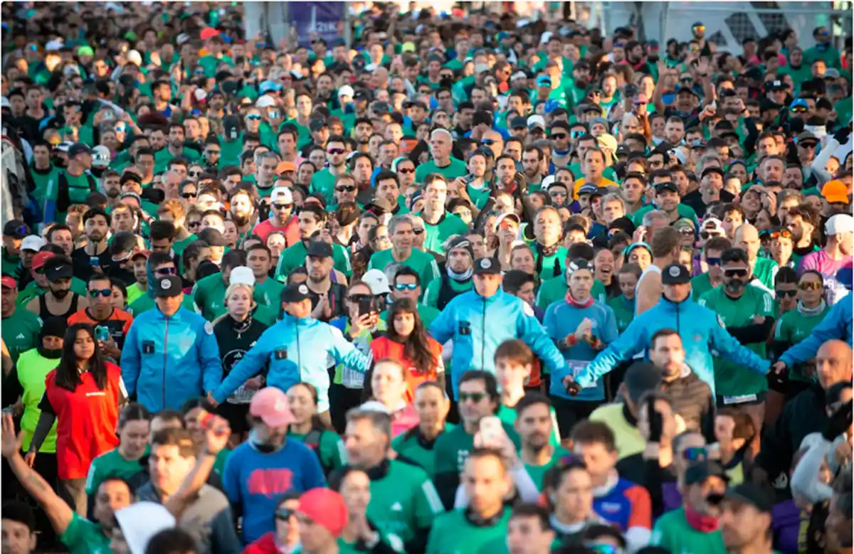 IMPACTANTE. Más de 27.000 corredores participaron de la edición 2025 de la Media Maratón de Buenos Aires.