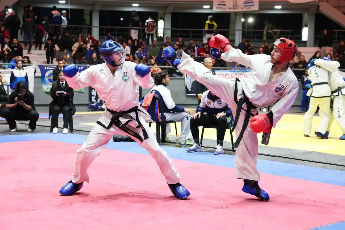 Más de 500 competidores se dieron cita en el Palacio de los Deportes para clasificar al Mundial de Taekwon-do