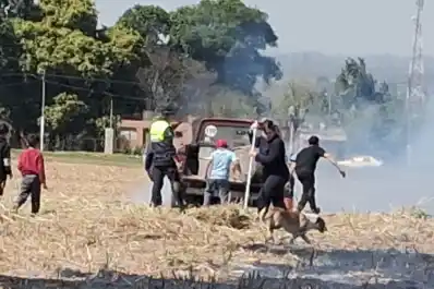 Vecinos ayudan a controlar quema de rastrojos cerca del barrio Toledo en San Pablo
