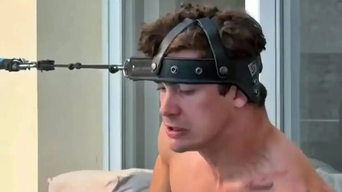 Colapinto mostró su exigente entrenamiento de cuello durante sus vacaciones