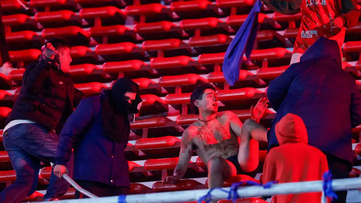 INCIDENTES. Los disturbios sucedieron en el partido entre Independiente y la U. de Chile.