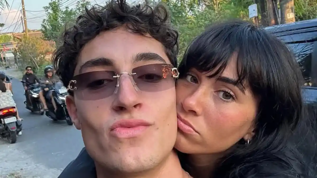 Plex y Aitana confirman su relación con una foto en Indonesia: el gesto de la cantante que ha enamorado a sus fans
