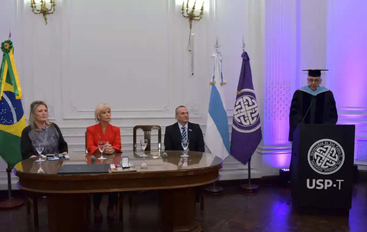 La San Pablo-T distinguió con el Doctor Honoris Causa al economista brasileño Plinio Nastari