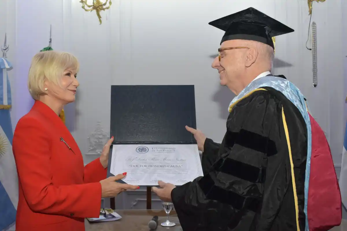 La San Pablo-T distinguió con el Doctor Honoris Causa al economista brasileño Plinio Nastari