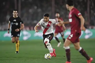 Un descuido fatal: en tiempo de descuento, River dejó escapar la victoria en La Fortaleza de Lanús