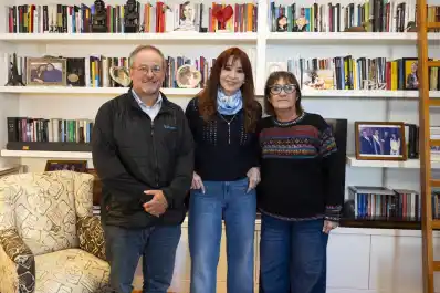 Cristina Kirchner se reunió con el titular del gremio docente mundial y criticó la catástrofe social de Milei