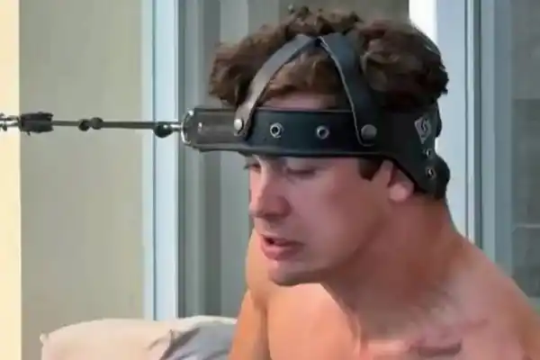 Colapinto mostró su exigente entrenamiento de cuello durante sus vacaciones