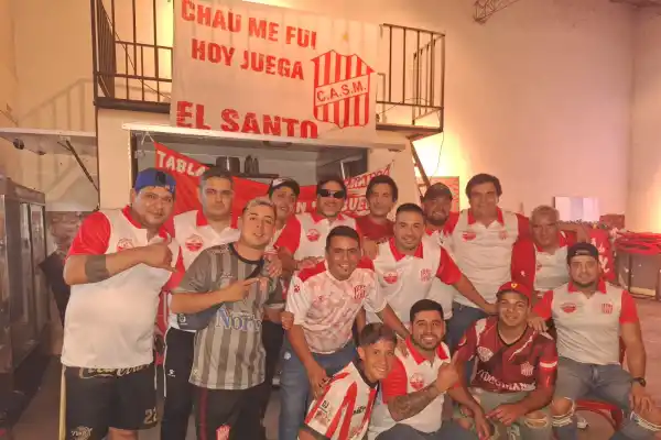 Un sueño que no se apaga: la peña Mariano Campodónico pinta de rojo y blanco a Buenos Aires