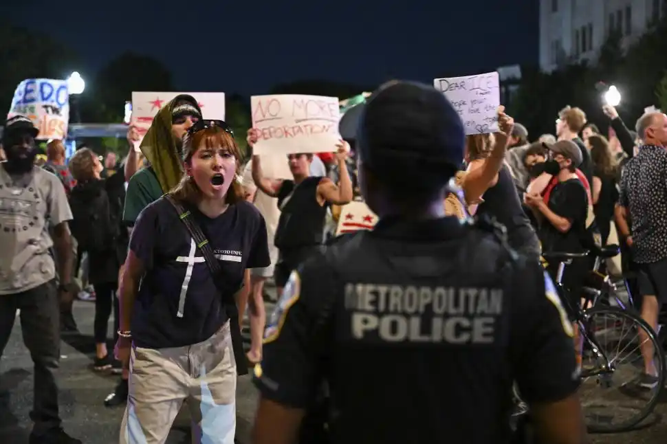 RECHAZO. Las protestas que llaman a “terminar con la ocupación” de la Policía Metropolitana se extienden por la capital de Estados Unidos.