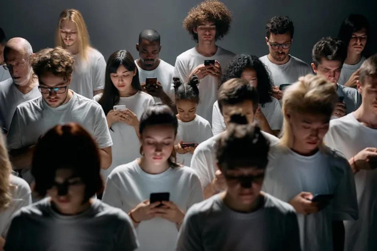 Criados entre pantallas: los tres nuevos peligros digitales para adolescentes