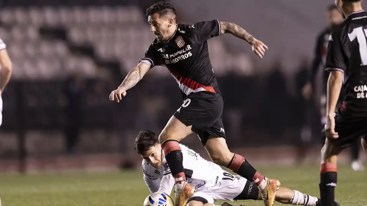 ILUSIÓN VIVA. Juan Cuevas valoró la entrega del grupo y remarcó que, pese al empate en Floresta, la ambición de llegar a la cima sigue firme.