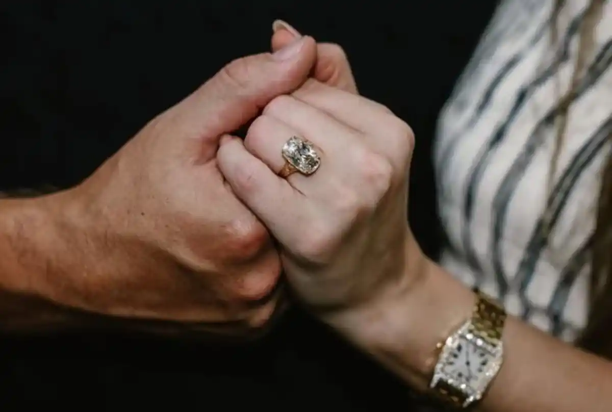 Taylor Swift anunció su casamiento con Travis Kelce: mirá las fotos del compromiso